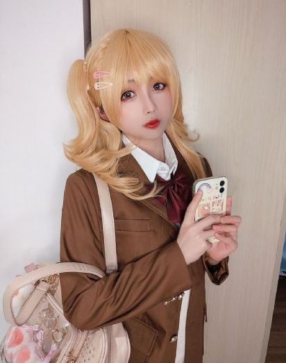 猥琐房东偷窥女学生洗澡_蓝光免费在线播放